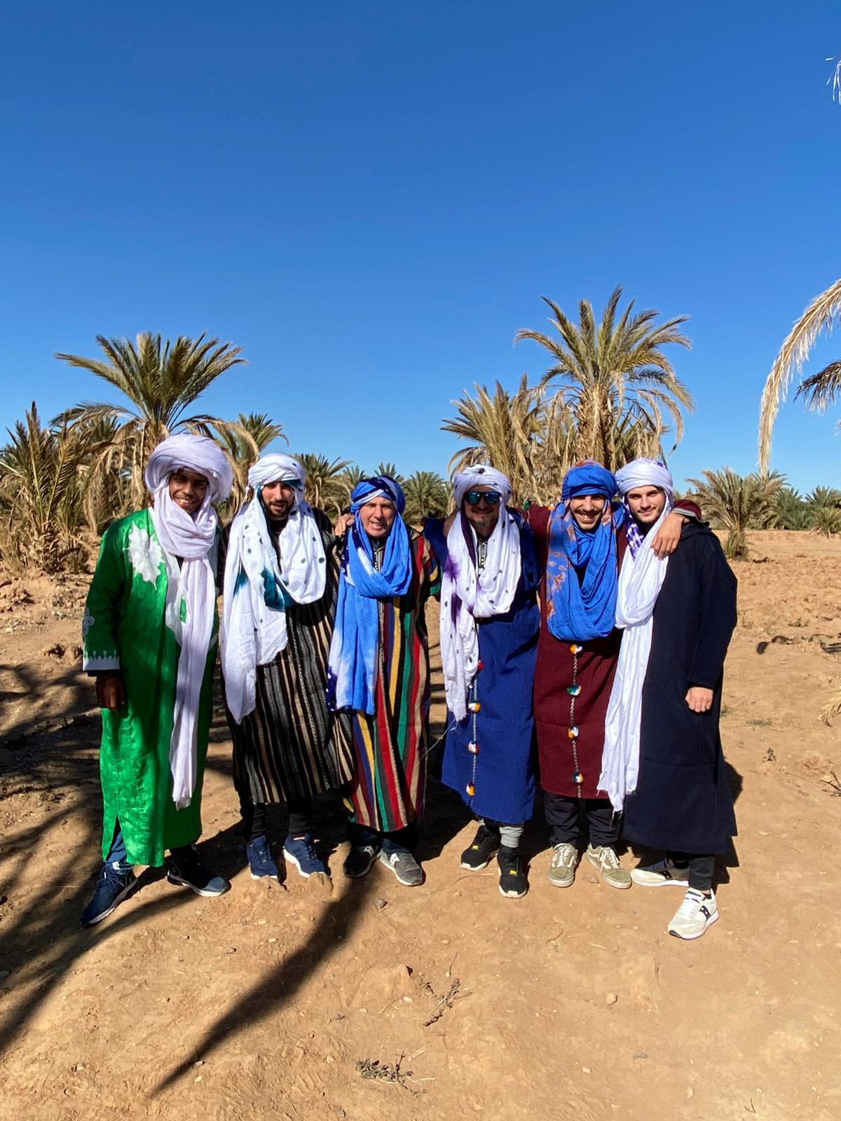 Guida locale durante un tour nel deserto di Merzouga