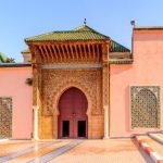 Mausoleo di Moulay Ismail Un sito sacro dedicato al sultano che ha reso Meknès la sua capitale, noto per la sua splendida architettura