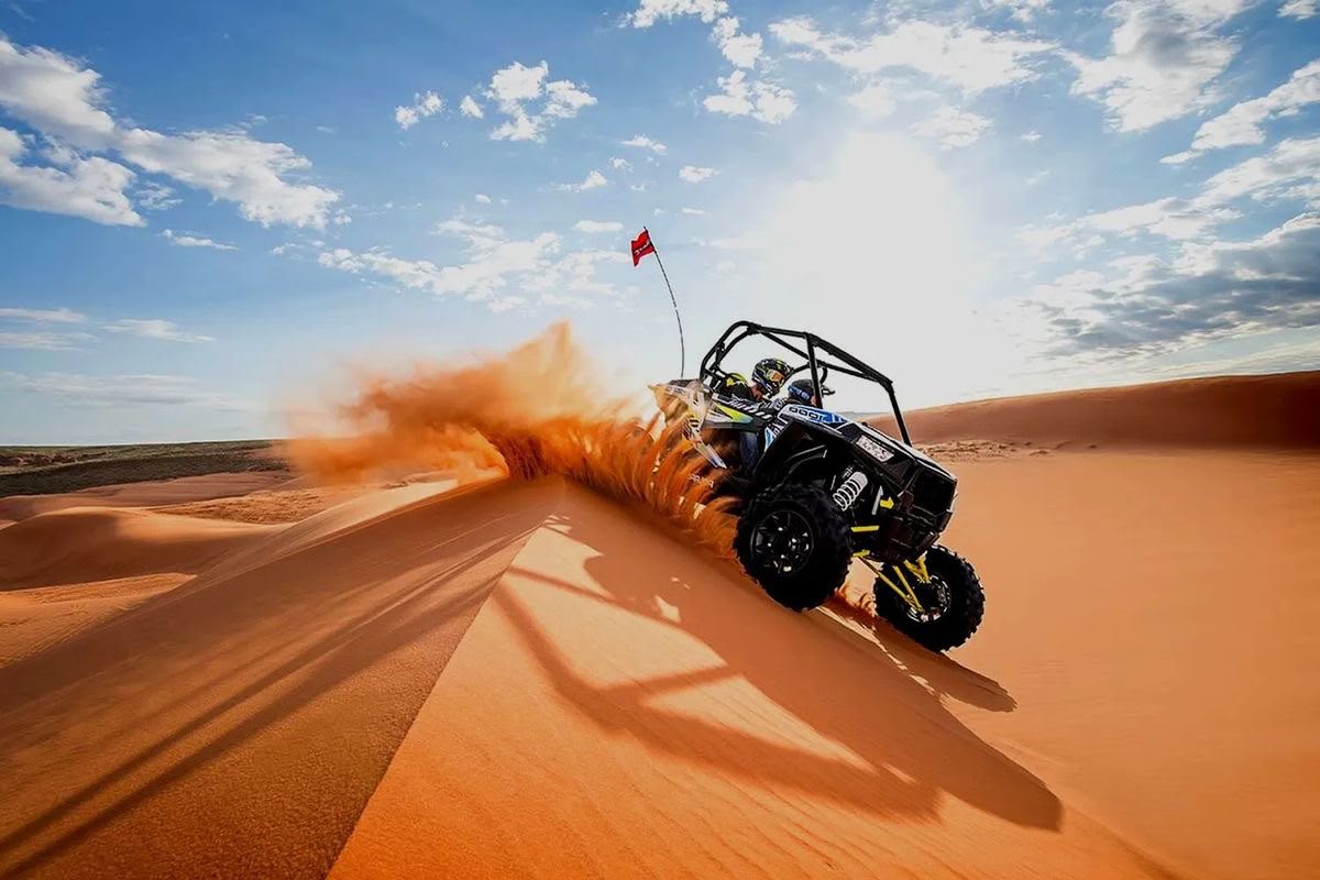 Escursione in quad sulle dune del deserto